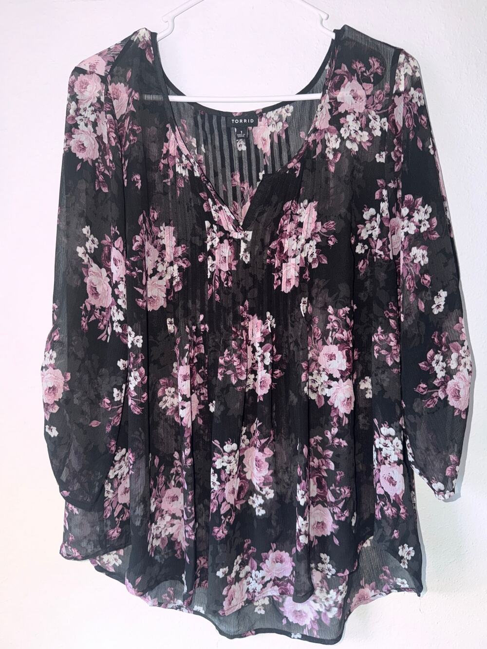 Torrid Black Purple Floral Print Fairy Goth Flowy V-Neck Lightweight Top Size 1